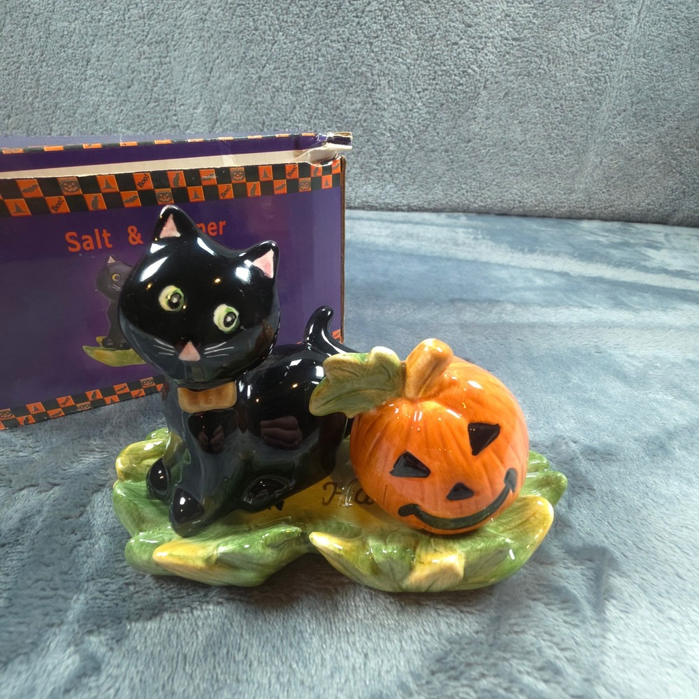 VTG Halloween Black Cat and Pumpkin Salt and Pepper Shaker Set with Tray and Box